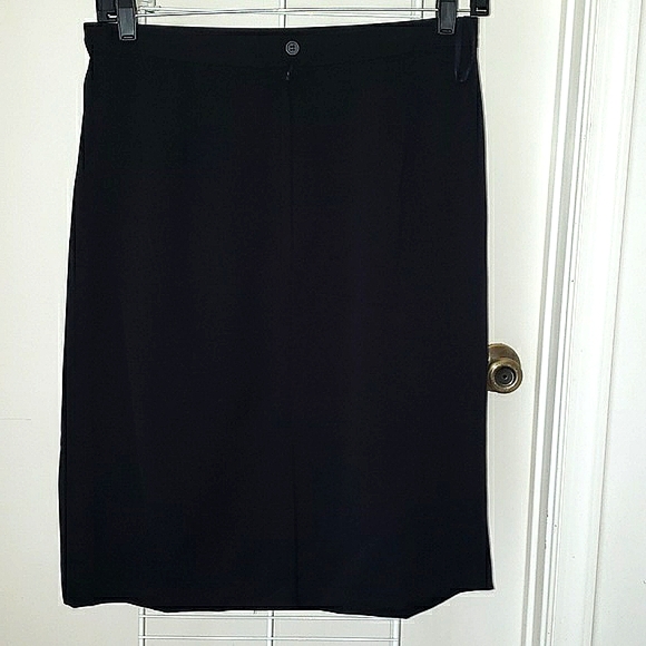 Casual Corner ladies suit. - Picture 6 of 8